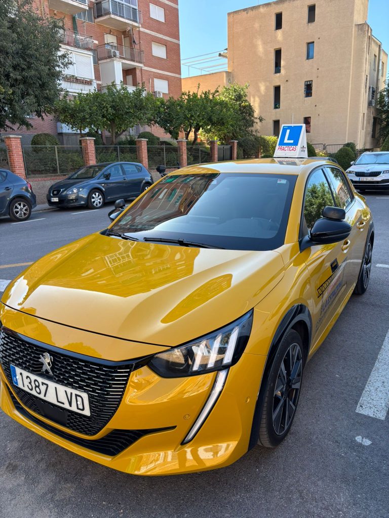 COCHES DE AUTOESCUELA LA ESTACIÓN