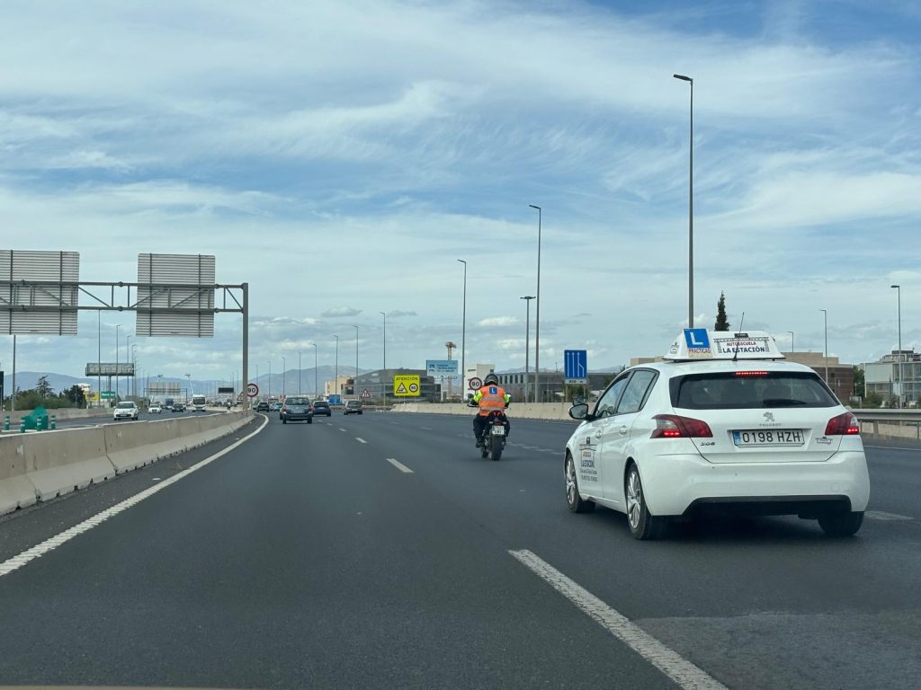 CLASE DE CIRCULACIÓN EN CIUDAD CON LA MOTO YAMAHA MT 07