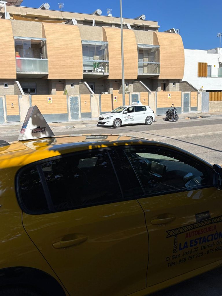 VEHICULOS DE AUTOESCUELA LA ESTACION